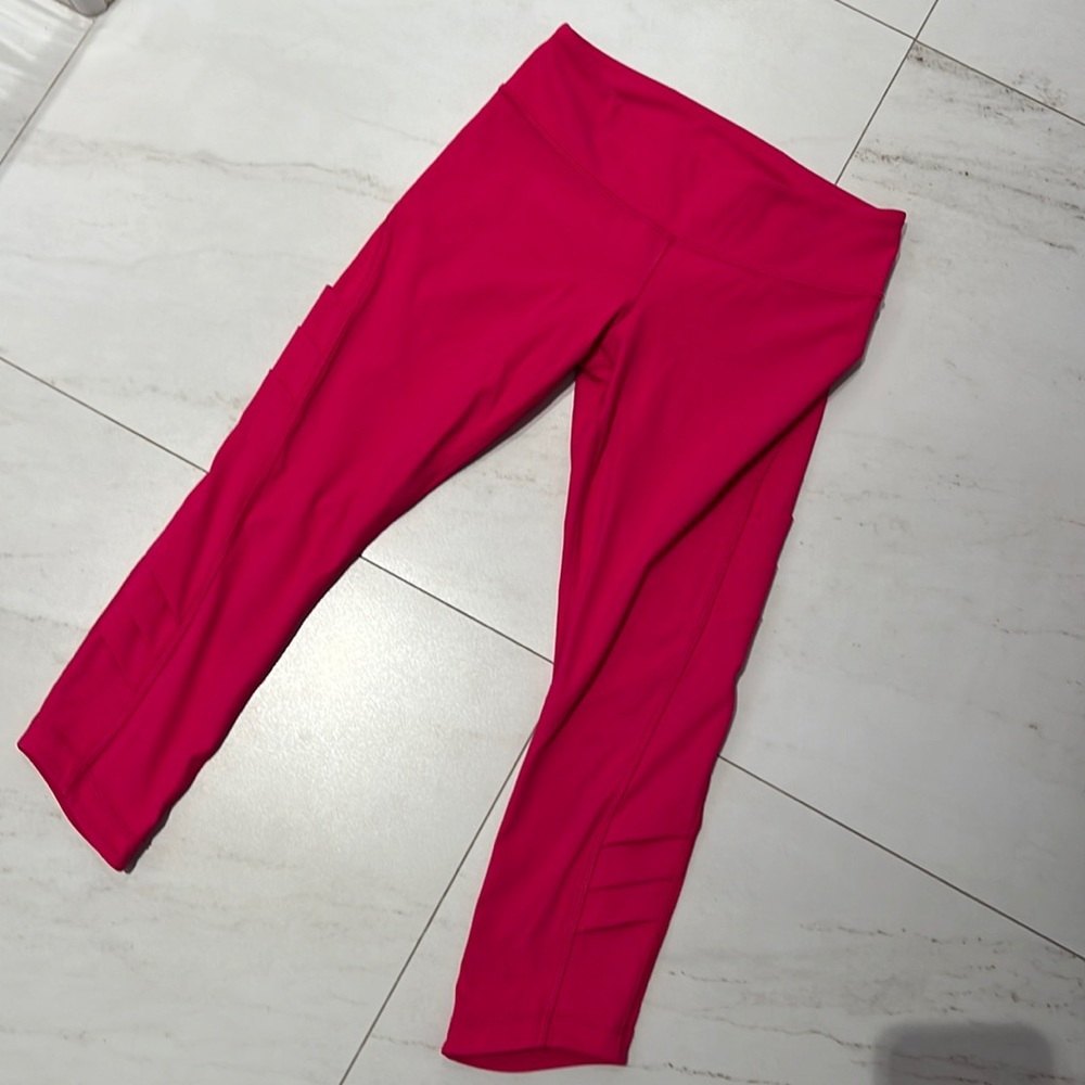 Lululemon running crops size 6
